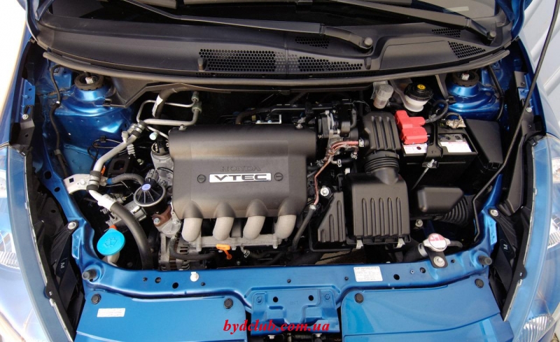 2007-honda-fit-sport-15-liter-vtec-inline-4-engine-photo-182601-s-1280x782